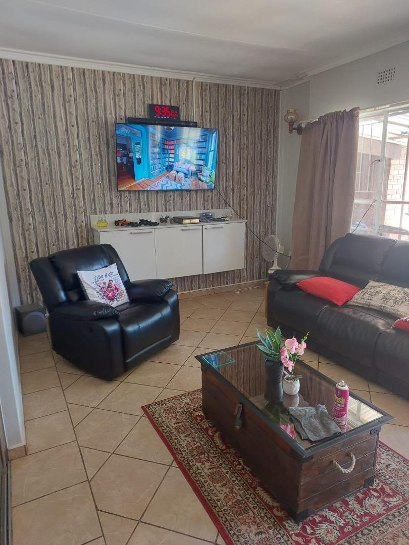 4 Bedroom Property for Sale in Lourenspark North West